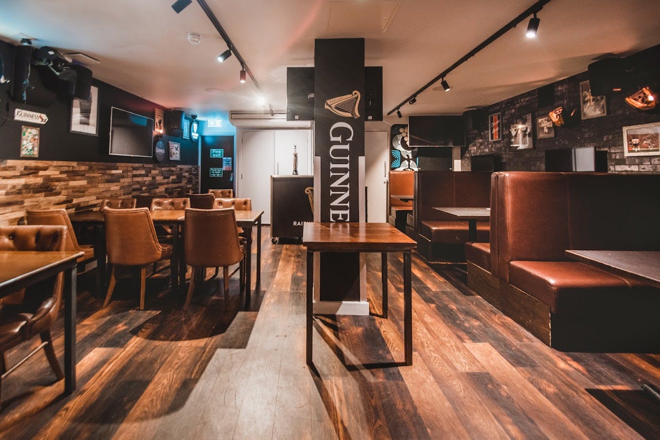 Cozy Team Room at Belushi's London Bridge, ideal for networking and casual meetings.