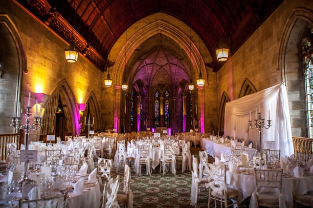 Elegant banquet hall with round tables, ideal for weddings and gala dinners.