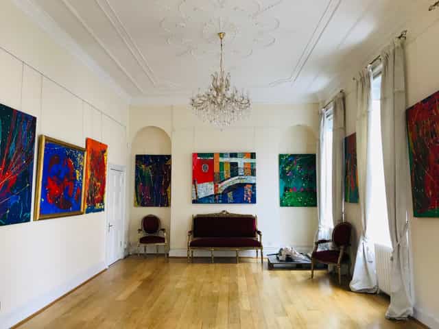 Elegant Grand Hall with chandelier, perfect for art events and meetings.