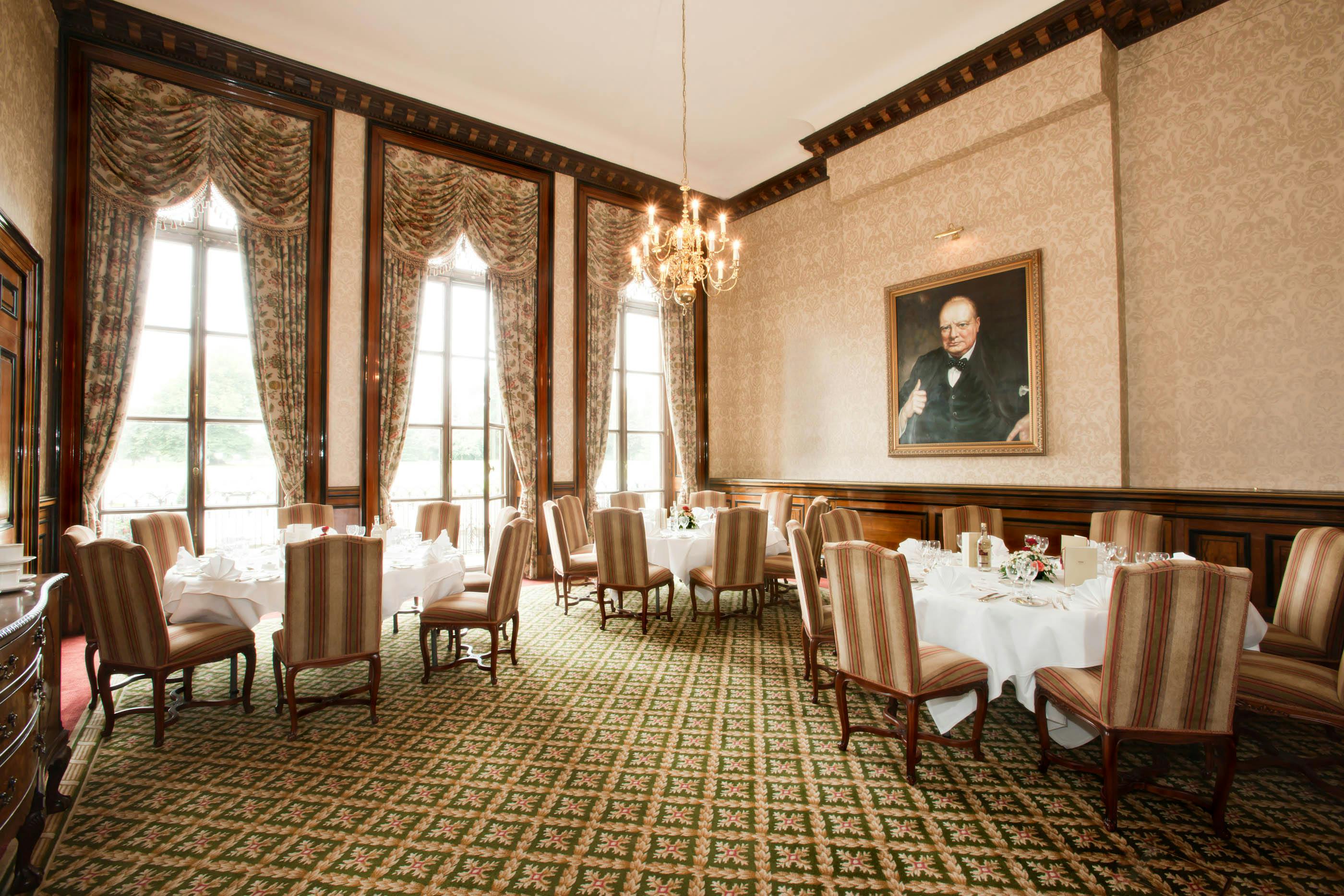 Elegant meeting space at Luton Hoo Hotel, ideal for corporate events and networking.