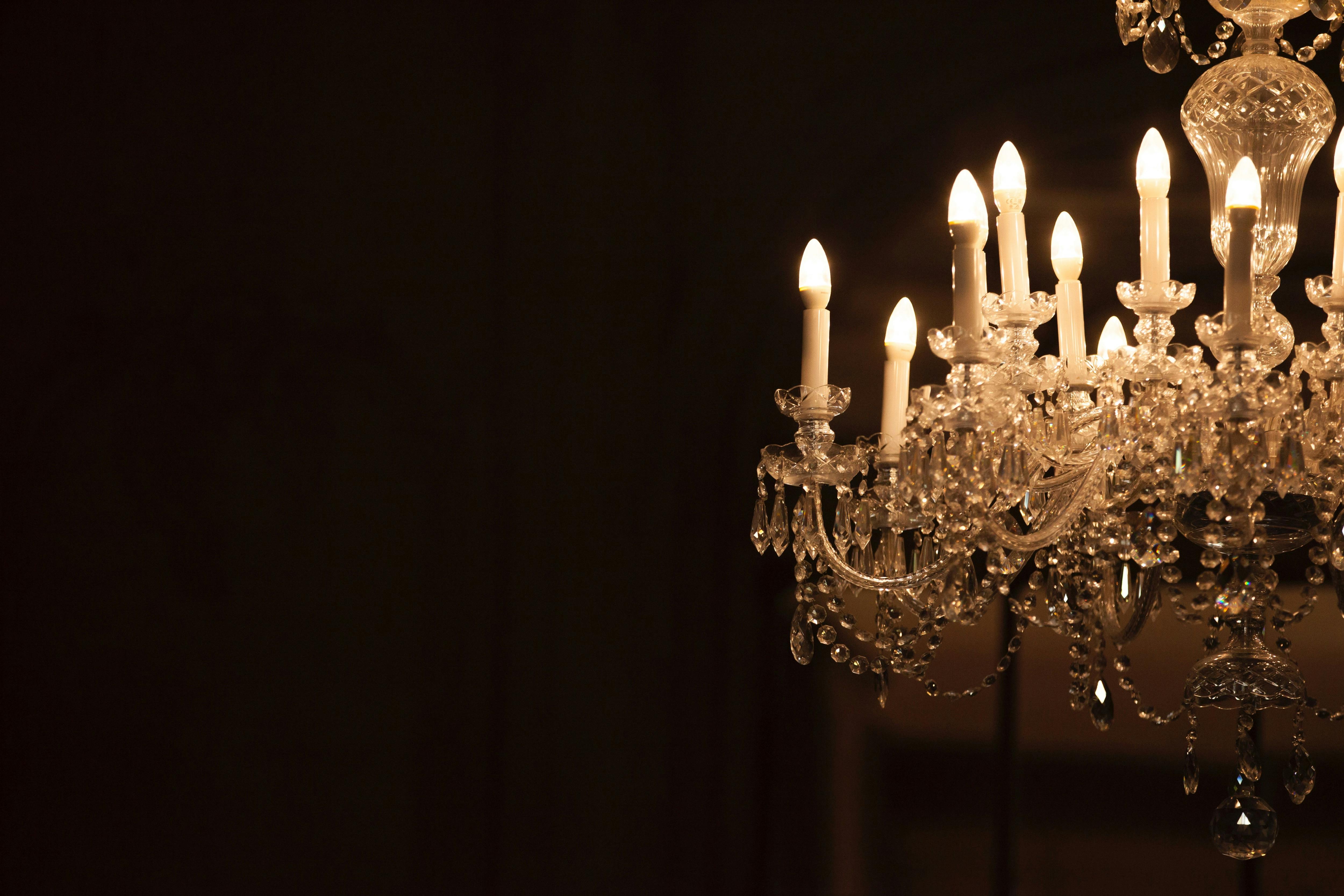 Elegant chandelier at Luton Hoo Hotel, perfect for weddings and upscale events.