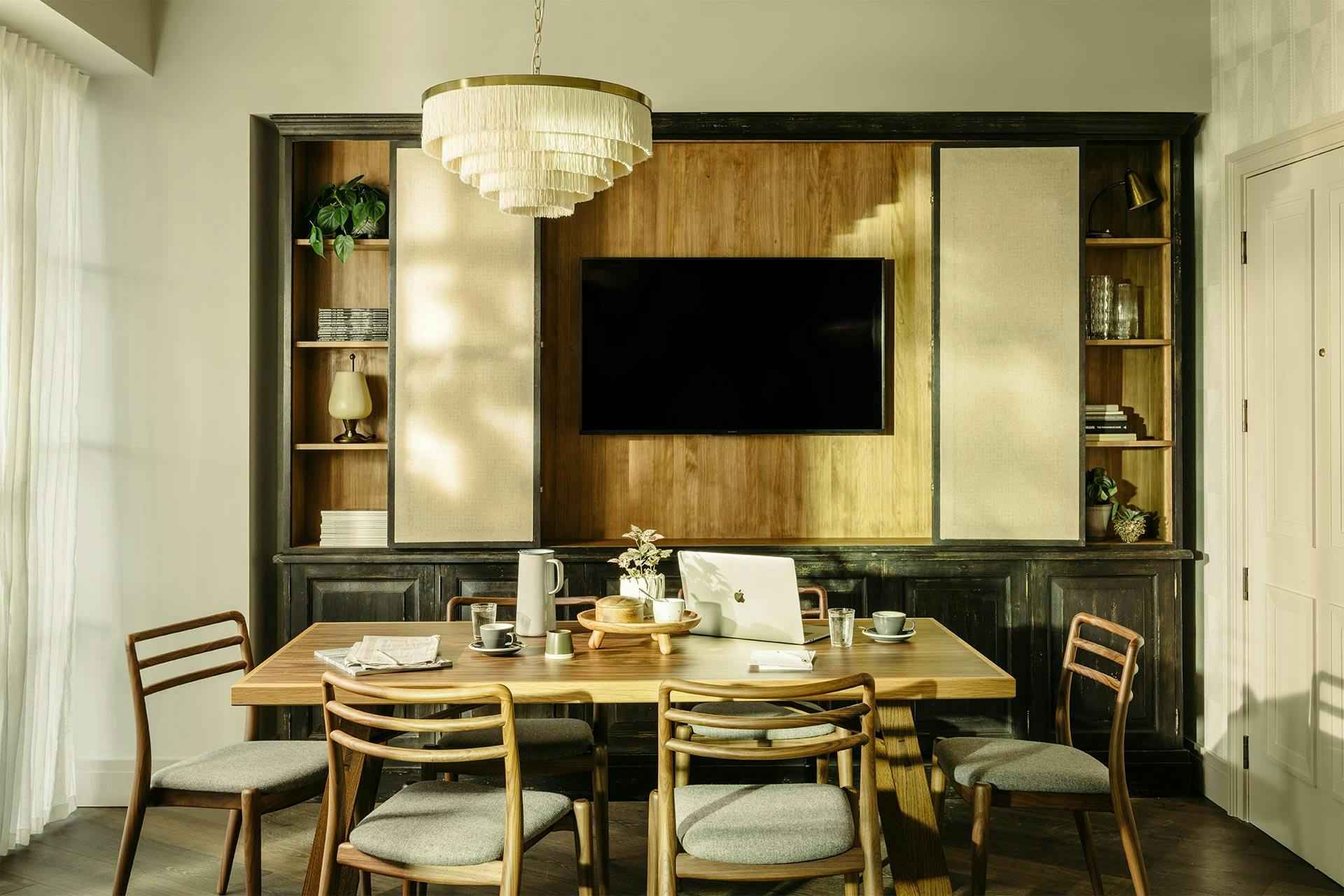 Modern meeting space with wooden table, ideal for collaborative discussions and presentations.