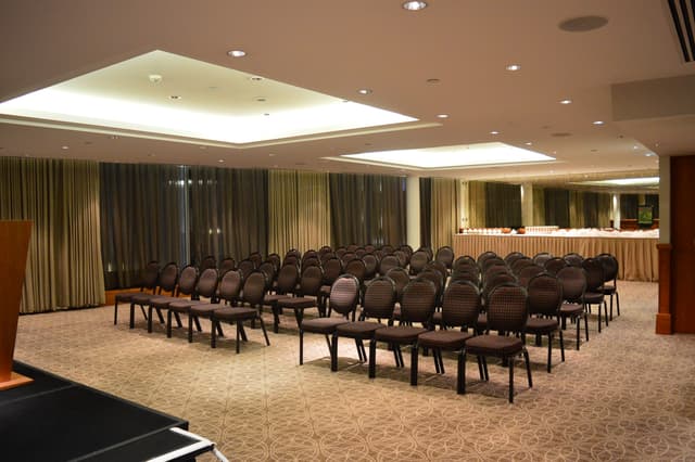 Royal Garden Hotel