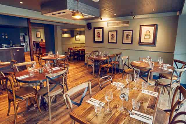 Charming East Putney Tavern restaurant with warm decor for intimate gatherings and events.