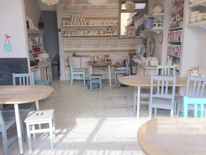 Cozy venue in Sammy Duder, ideal for workshops and intimate gatherings.