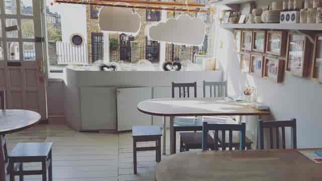 Bright venue in Sammy Duder with cloud decor, perfect for meetings and workshops.