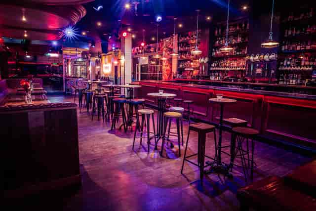 Stylish bar venue in Simmons Oxford Street for intimate gatherings and networking events.