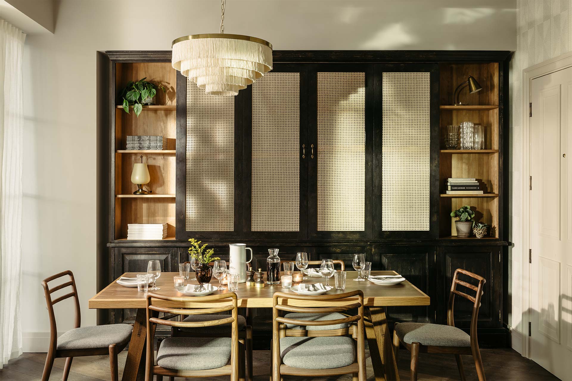 Stylish dining setup in The Hoxton Southwark for corporate retreats and private events.