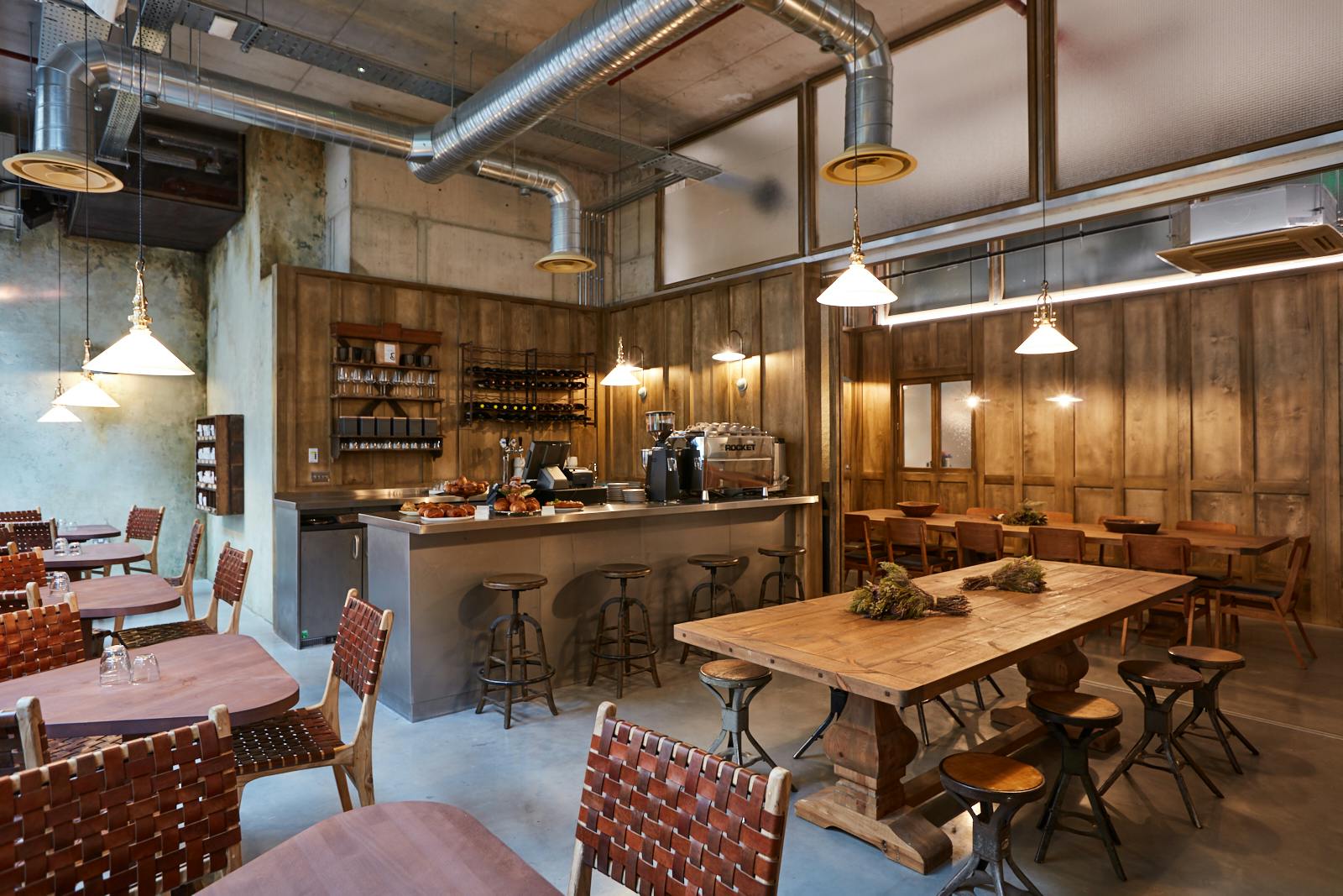 Lino - Backroom image 1