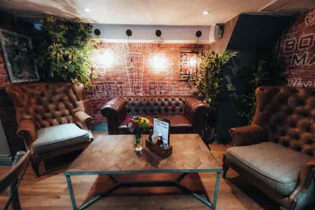 Stylish lounge with plush seating, ideal for networking events and casual gatherings.