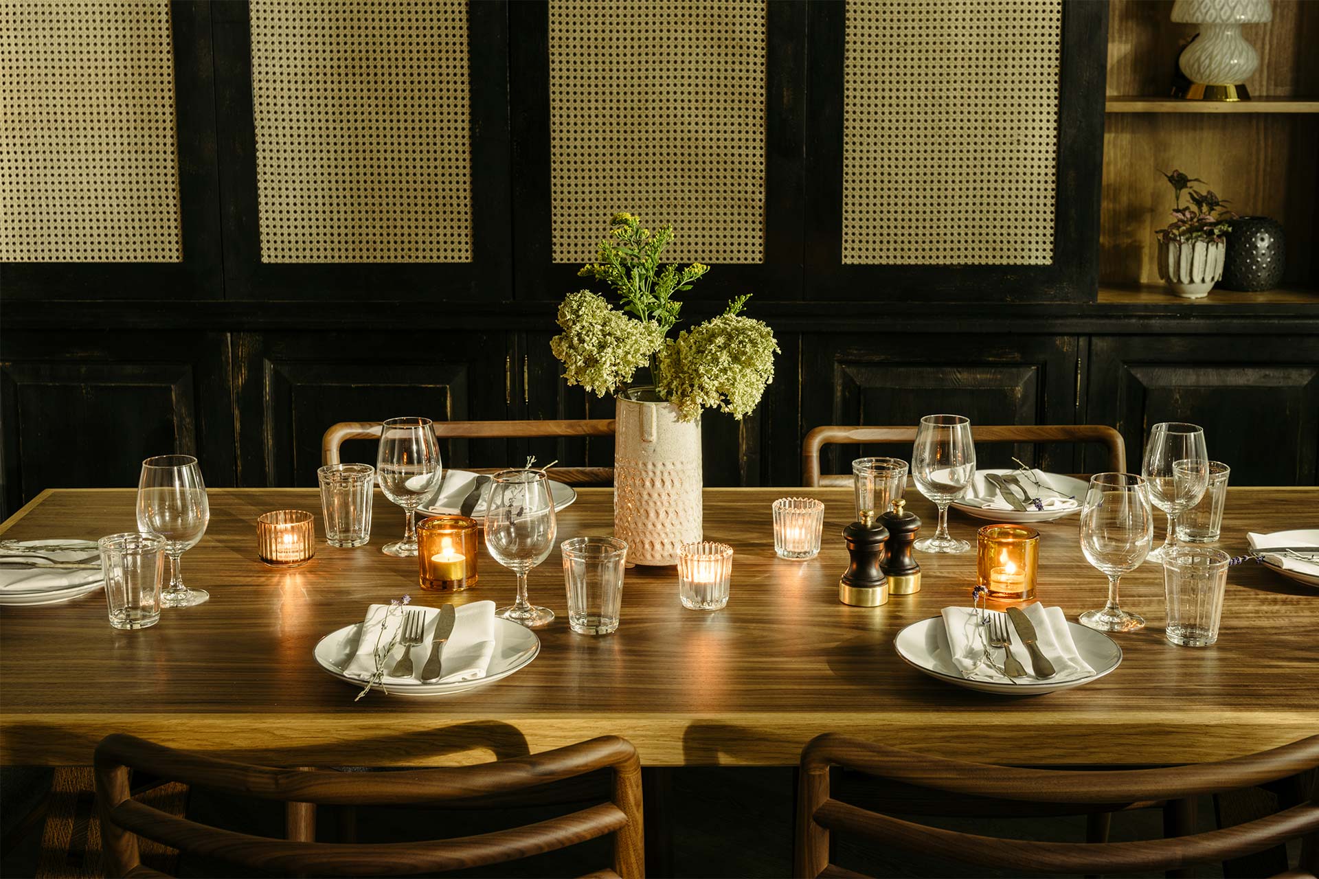Elegant dining table with floral centerpiece for intimate gatherings and corporate dinners.