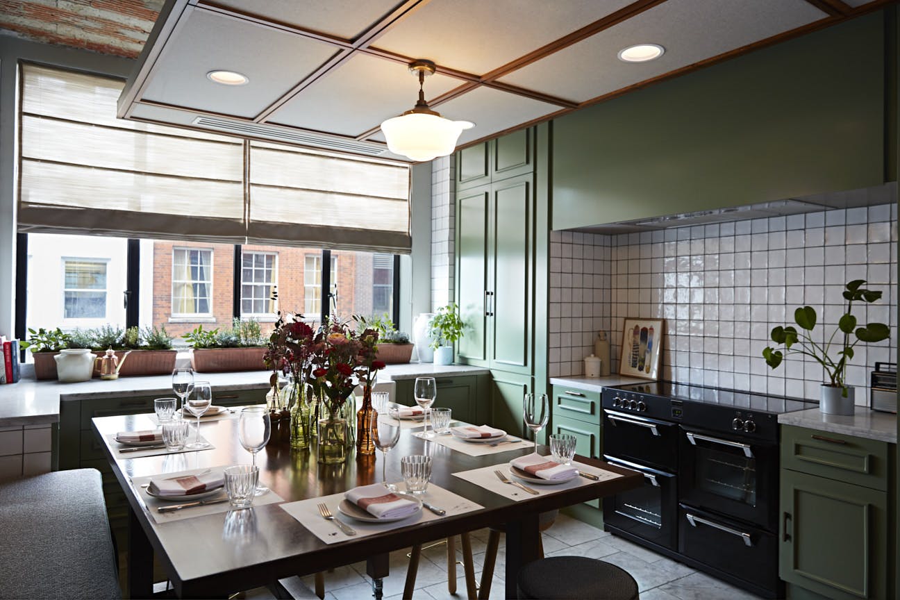 Stylish kitchen table in Mortimer House, perfect for culinary events and gatherings.