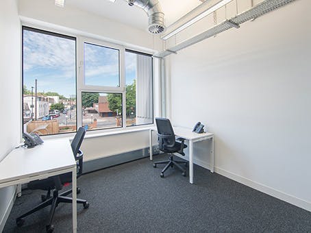 Minimalist meeting room with natural light, ideal for team discussions and brainstorming.