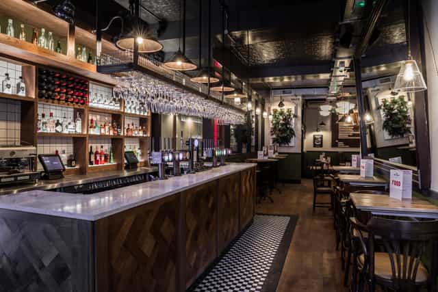 Stylish bar area at Draft House Farringdon, perfect for networking events and gatherings.
