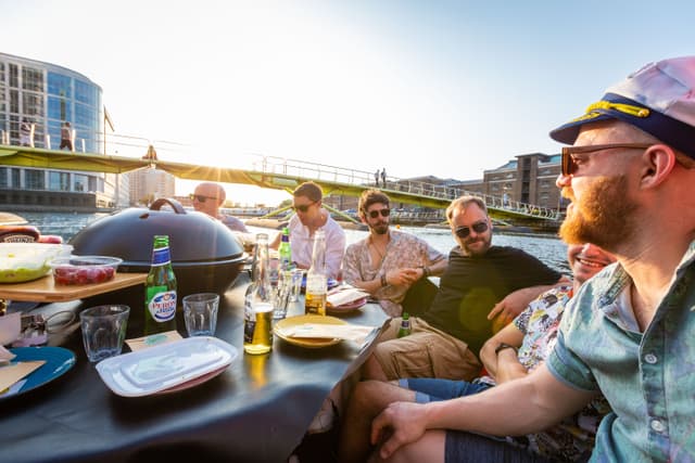 Skuna BBQ Boat