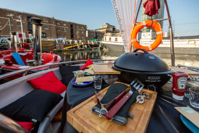 Skuna BBQ Boat