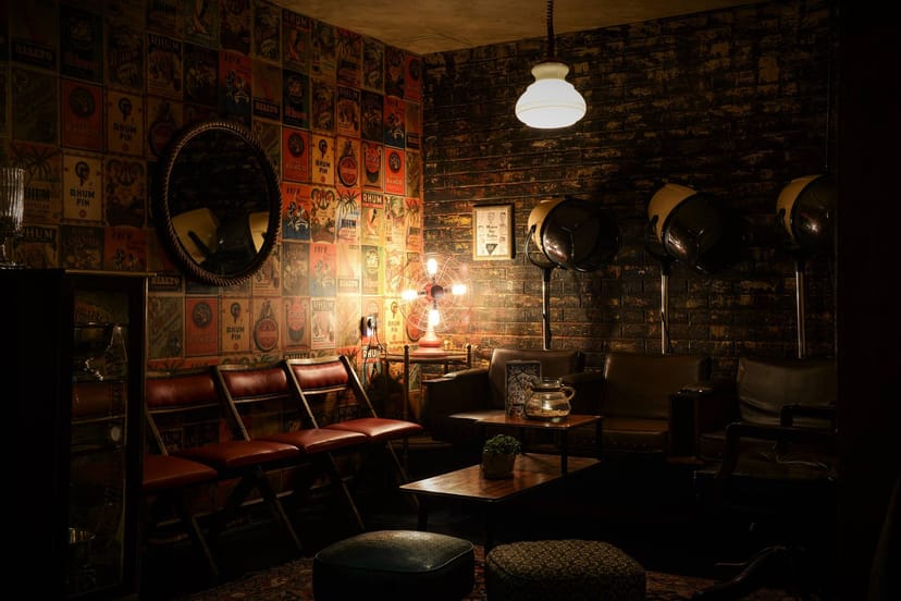 Cozy vintage lounge in Burlock London, perfect for casual networking and brainstorming.