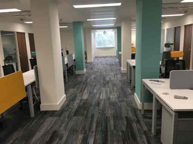 Modern Boston Manor Suite office with ergonomic workstations for meetings and events.