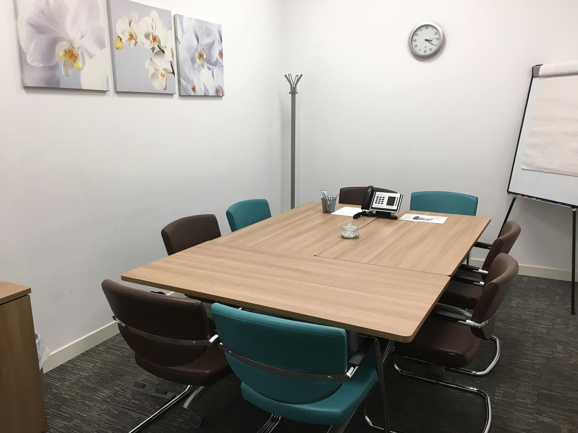 Harrier Suite meeting room with wooden table, ideal for collaborative sessions at UBC.