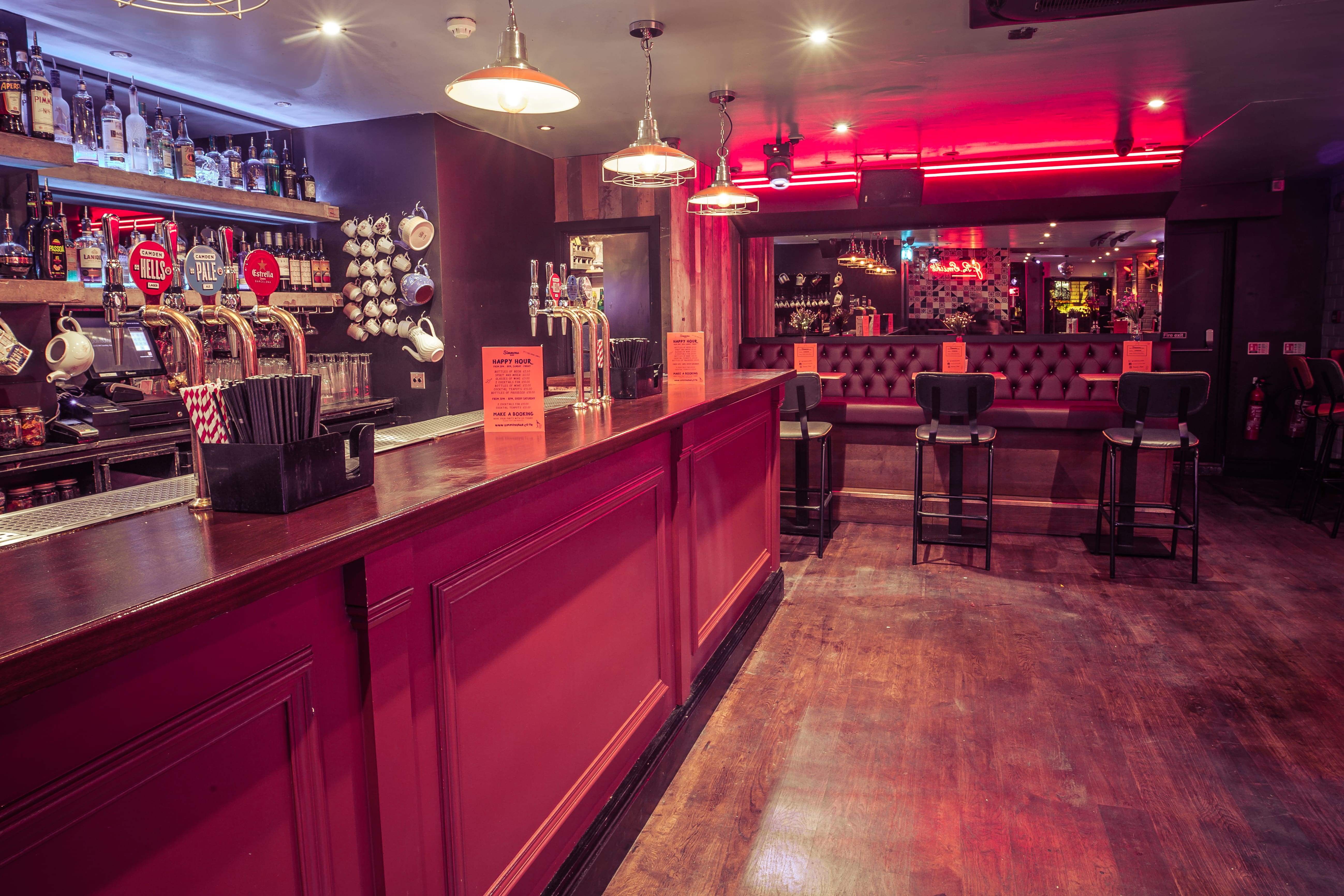Stylish bar at Simmons Piccadilly Circus, perfect for networking events and gatherings. - Banner