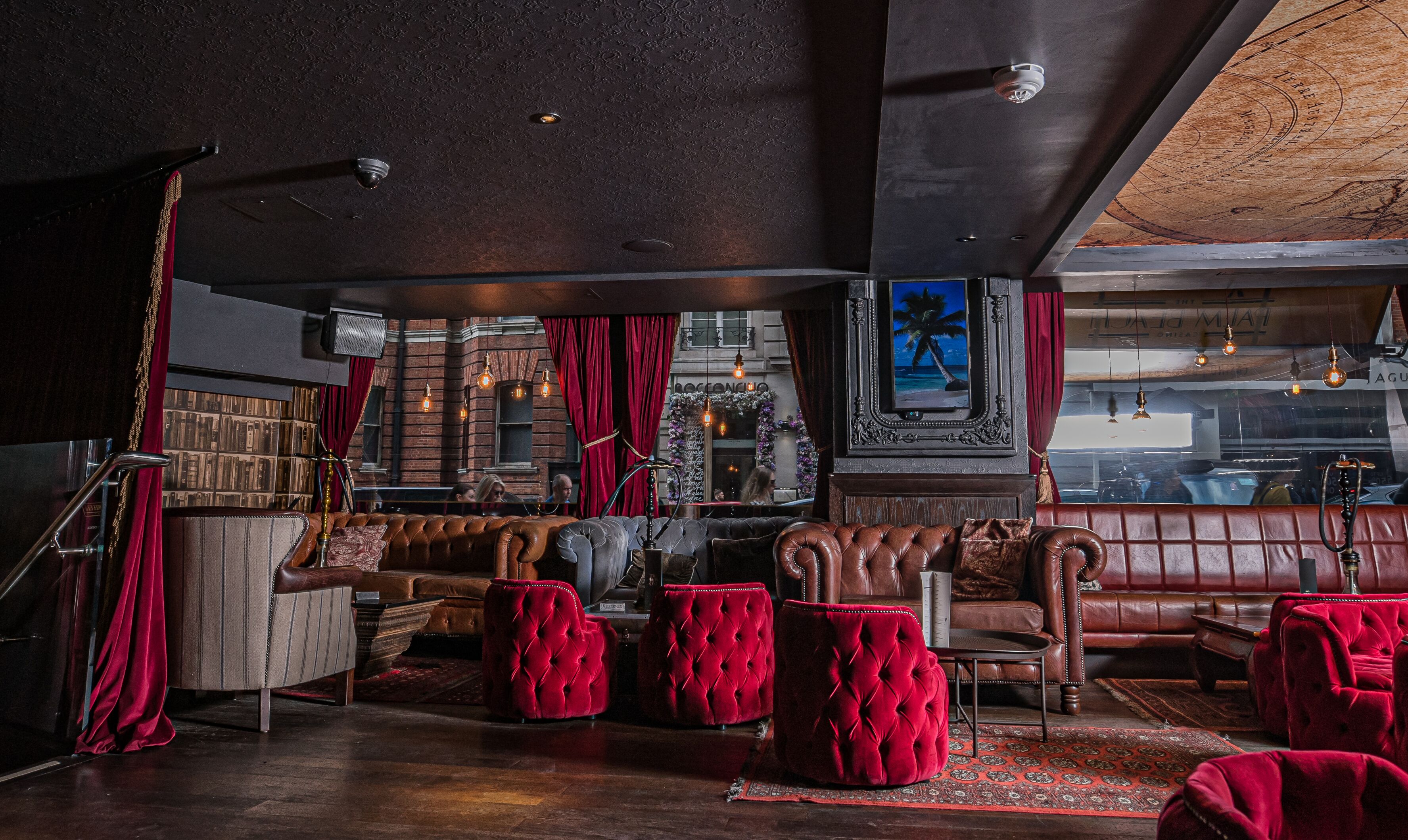 Stylish lounge with plush seating, perfect for networking events in Palm Beach. - Banner