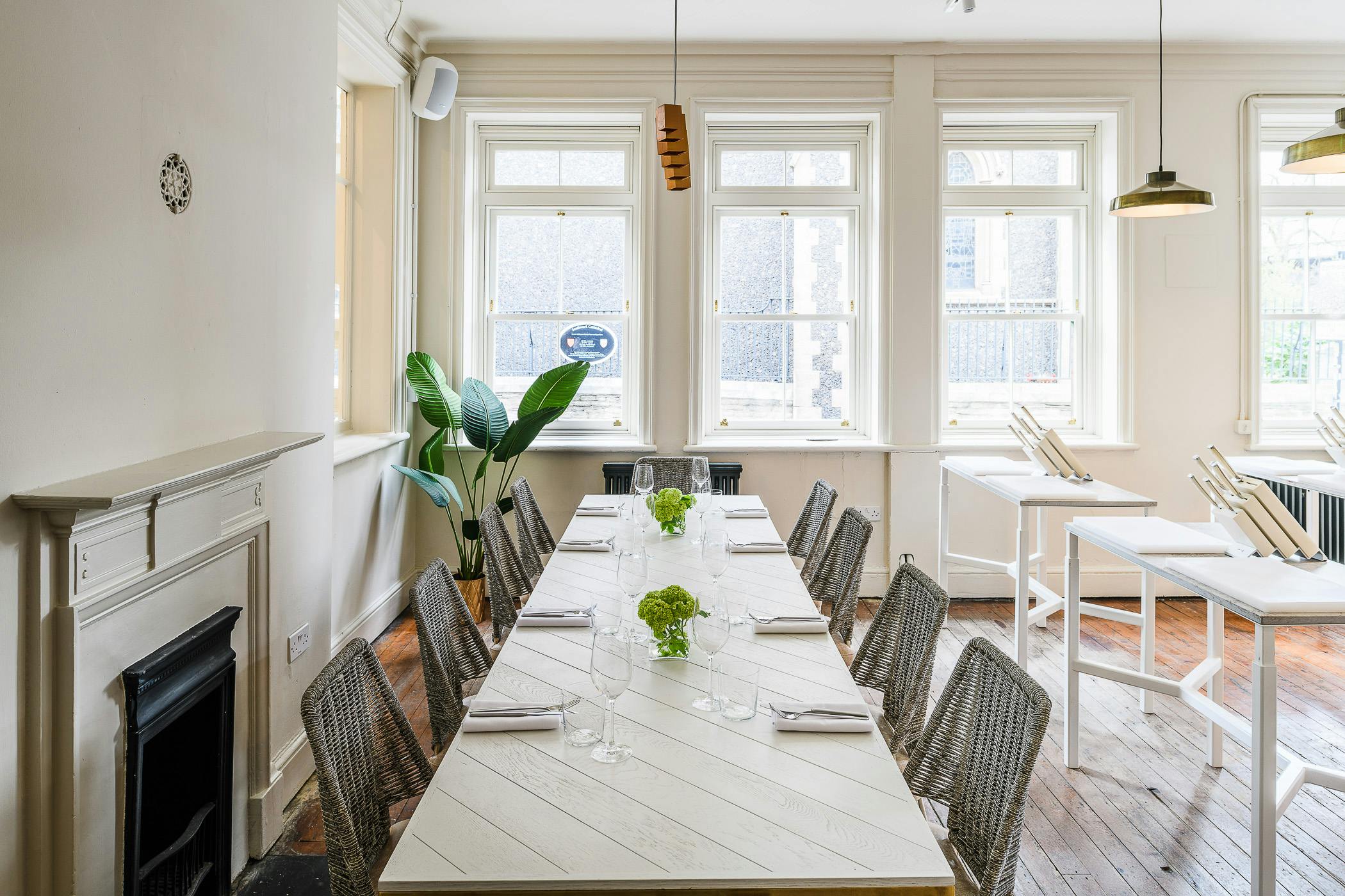 Elegant meeting space in Mimo London, ideal for intimate gatherings and brainstorming sessions.