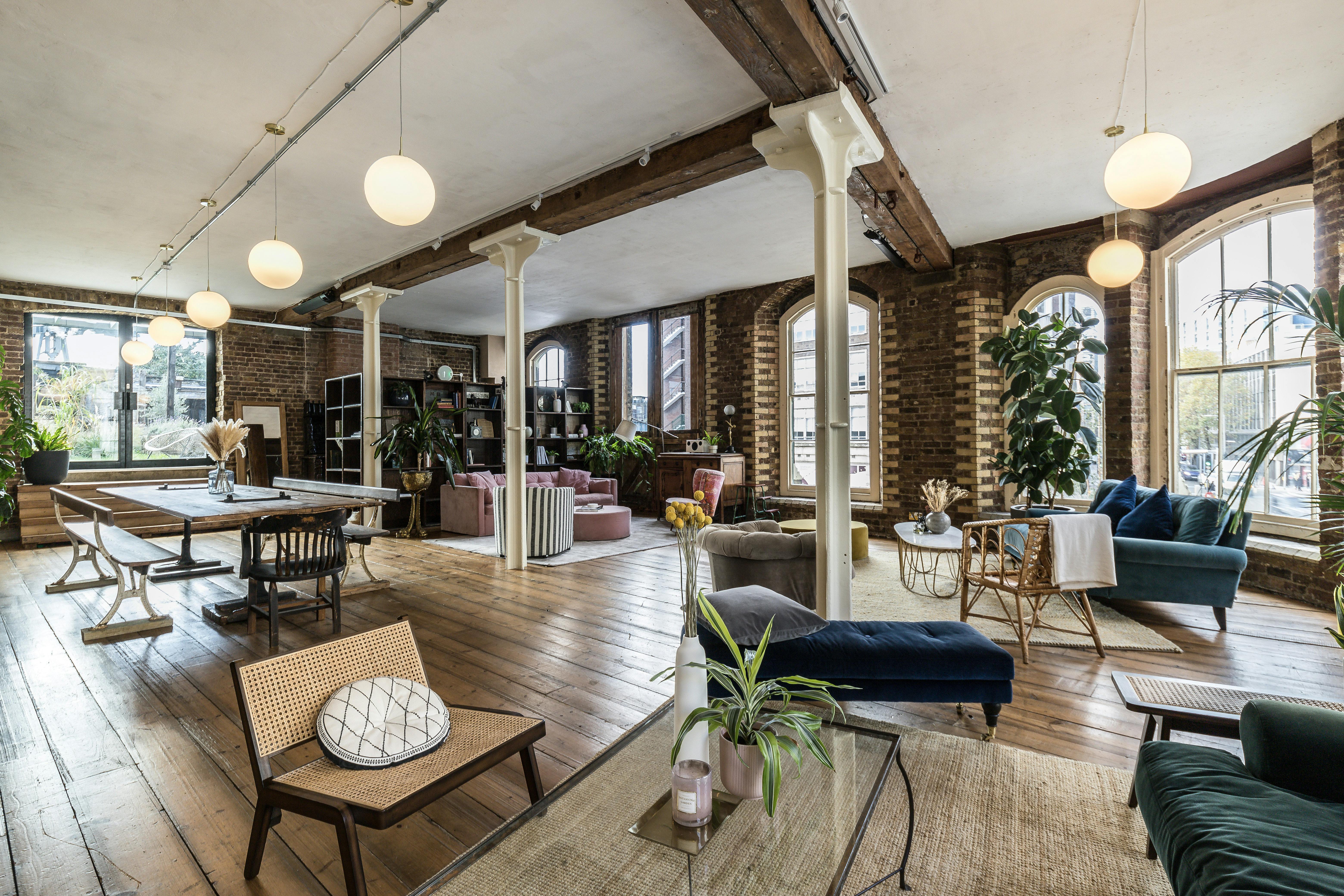 Stylish event space in Menier Lounge with natural light, perfect for meetings and workshops.