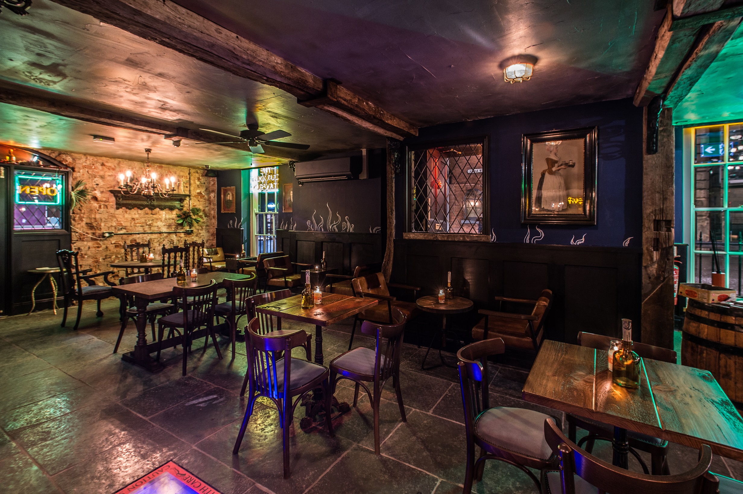 Cozy Curious Tavern venue in Mercure Nottingham for private events and gatherings.
