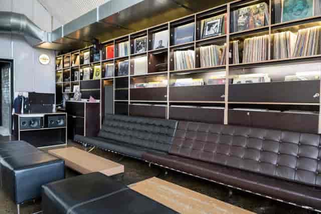 Modern lounge at Number 10 London, ideal for networking and creative meetings.
