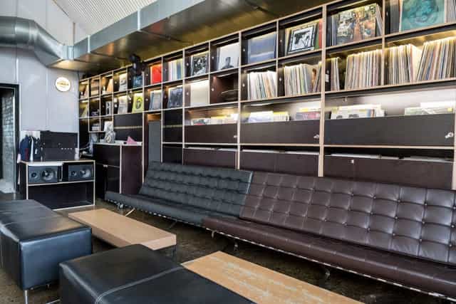 Modern lounge at Number 10 London, ideal for networking and creative meetings.