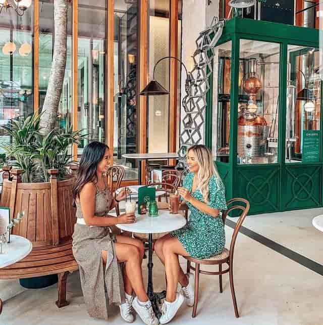 Vibrant café setting in Serata Hall for networking events and informal meetings.