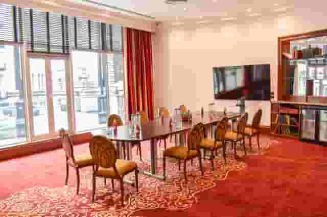 Leaders Bar