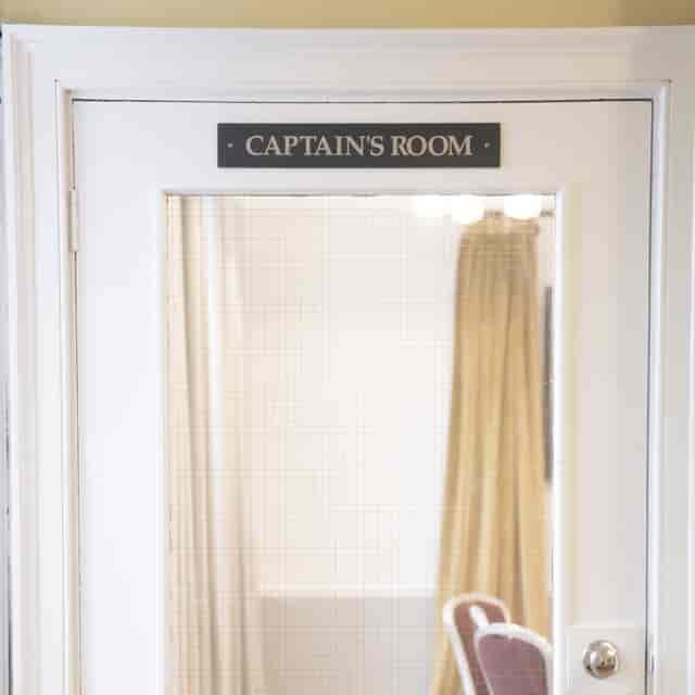 Captains Room at Linden House: exclusive meeting space for professional gatherings.