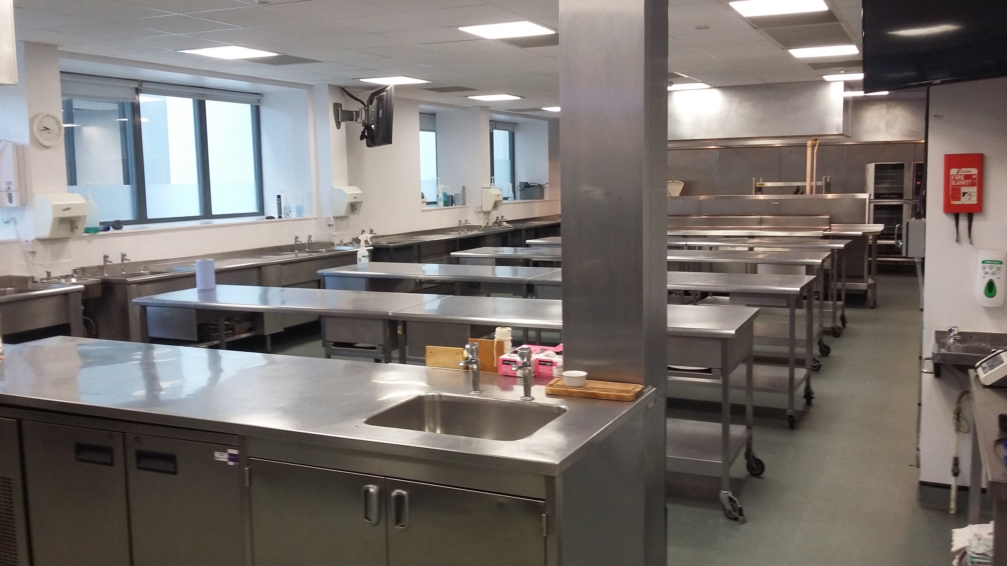 Pillars Kitchen at UWL Ealing: spacious stainless steel kitchen for catering events. - Banner