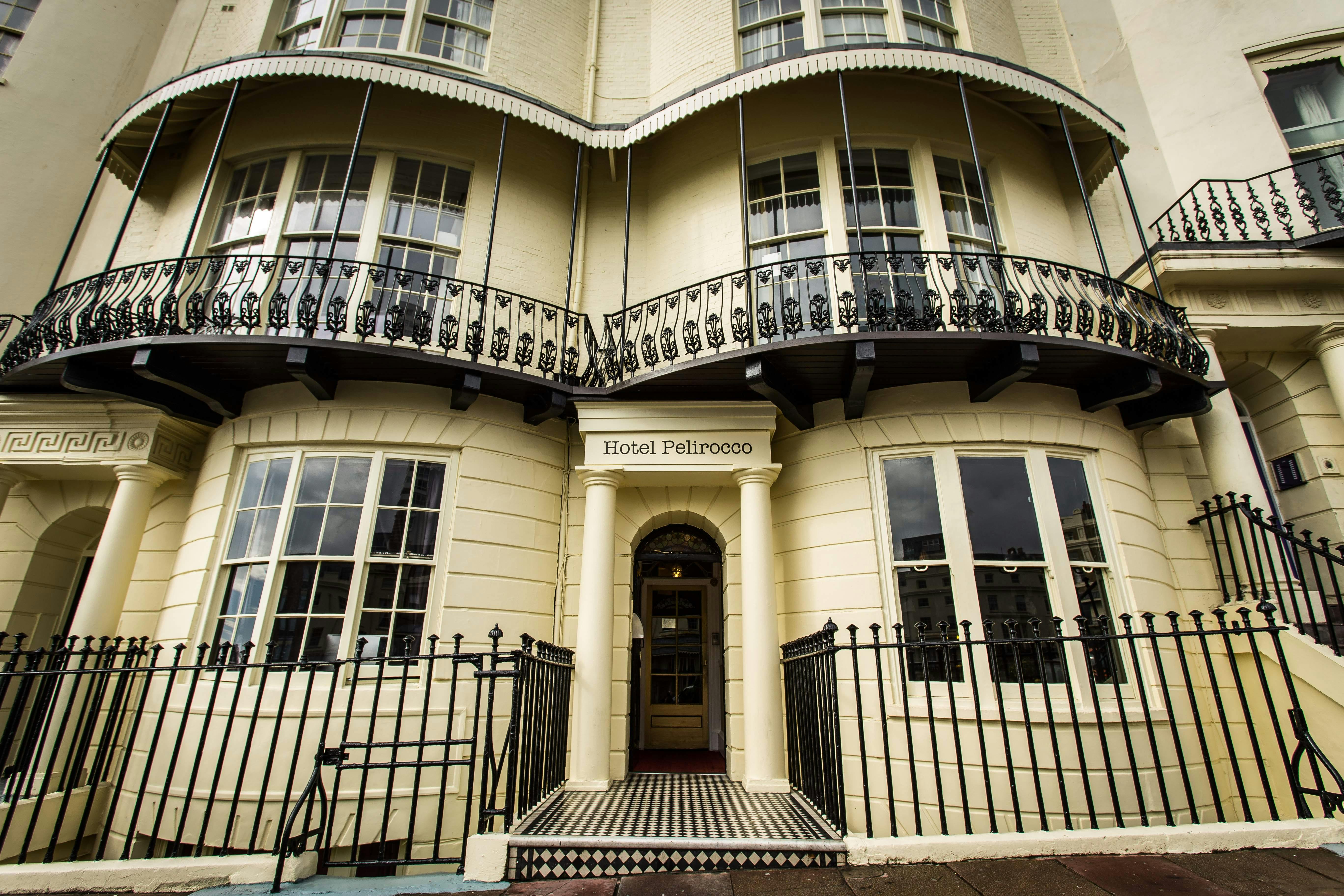Charming Hotel Pelirocco facade, ideal for intimate meetings and events.