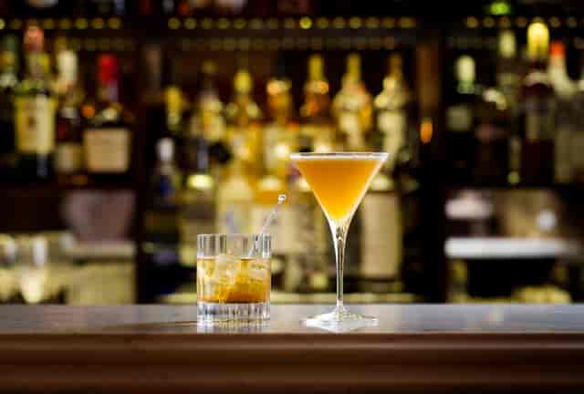 Stylish bar with cocktails at London Steakhouse for networking events and celebrations.