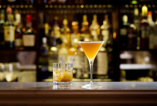 Stylish bar with cocktails at London Steakhouse for networking events and celebrations.