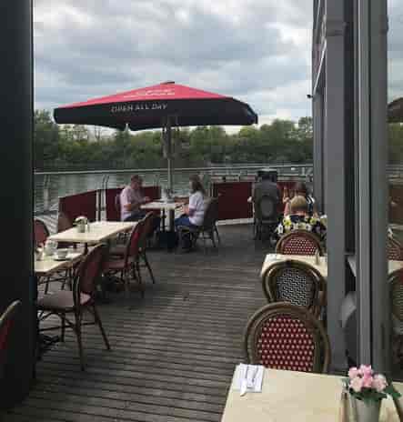 Outdoor dining area at Café Rouge Lakeside, ideal for casual meetings and networking events.