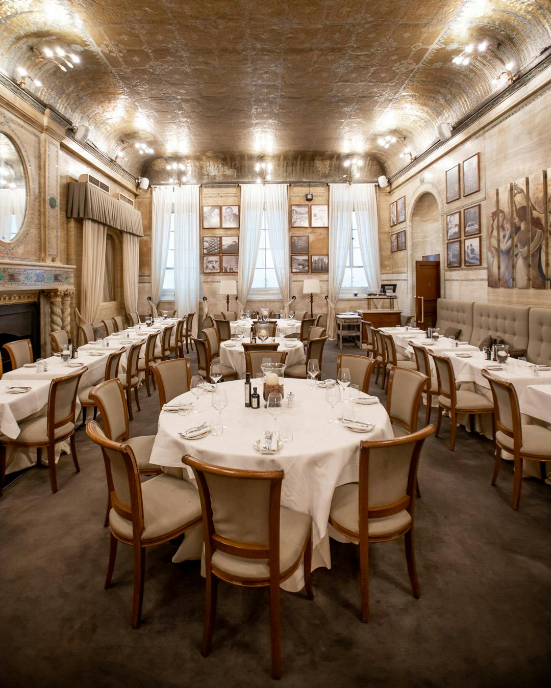 Elegant dining space in Granaio Piccadilly for corporate dinners and intimate gatherings.