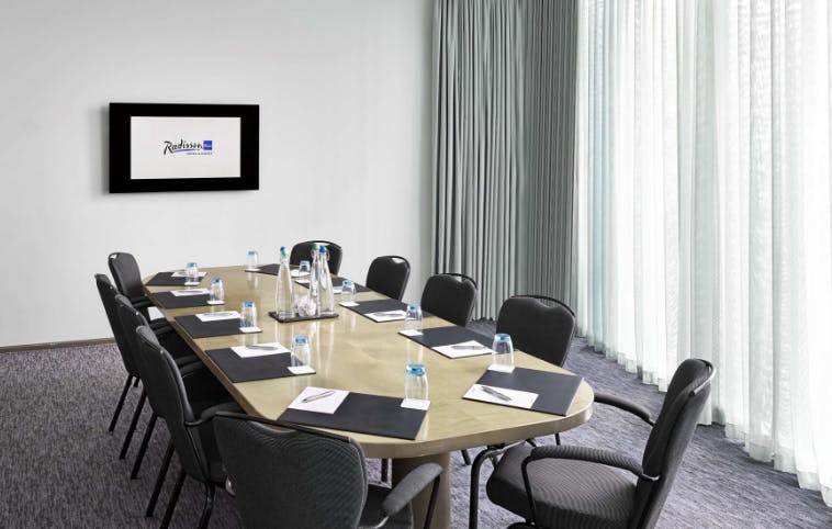 Oxygen Suite meeting room at Radisson Blu Birmingham, perfect for corporate events.