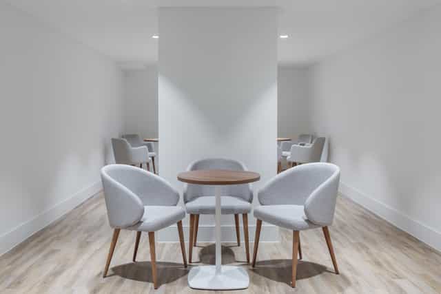 Modern pop-up meeting room at Holiday Inn Kensington, ideal for intimate gatherings.