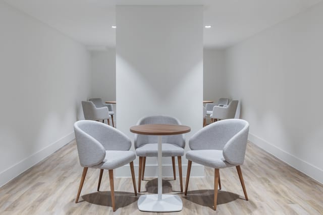 Modern pop-up meeting room at Holiday Inn Kensington, ideal for intimate gatherings.