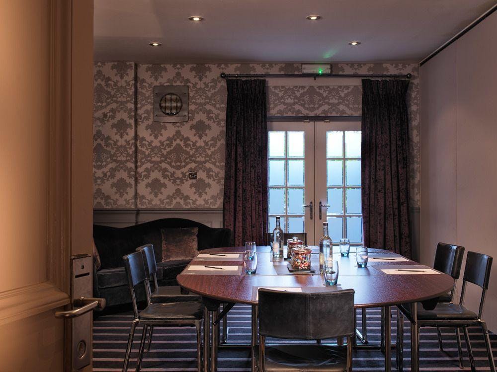 Elegant meeting room with round table, ideal for workshops in Malmaison Edinburgh.