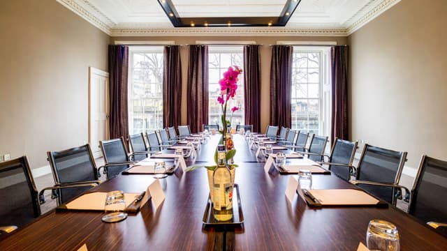 Apex Waterloo Place Hotel