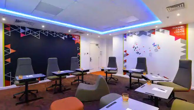 Modern Brain Box meeting room at Radisson Blu Manchester Airport, ideal for workshops.