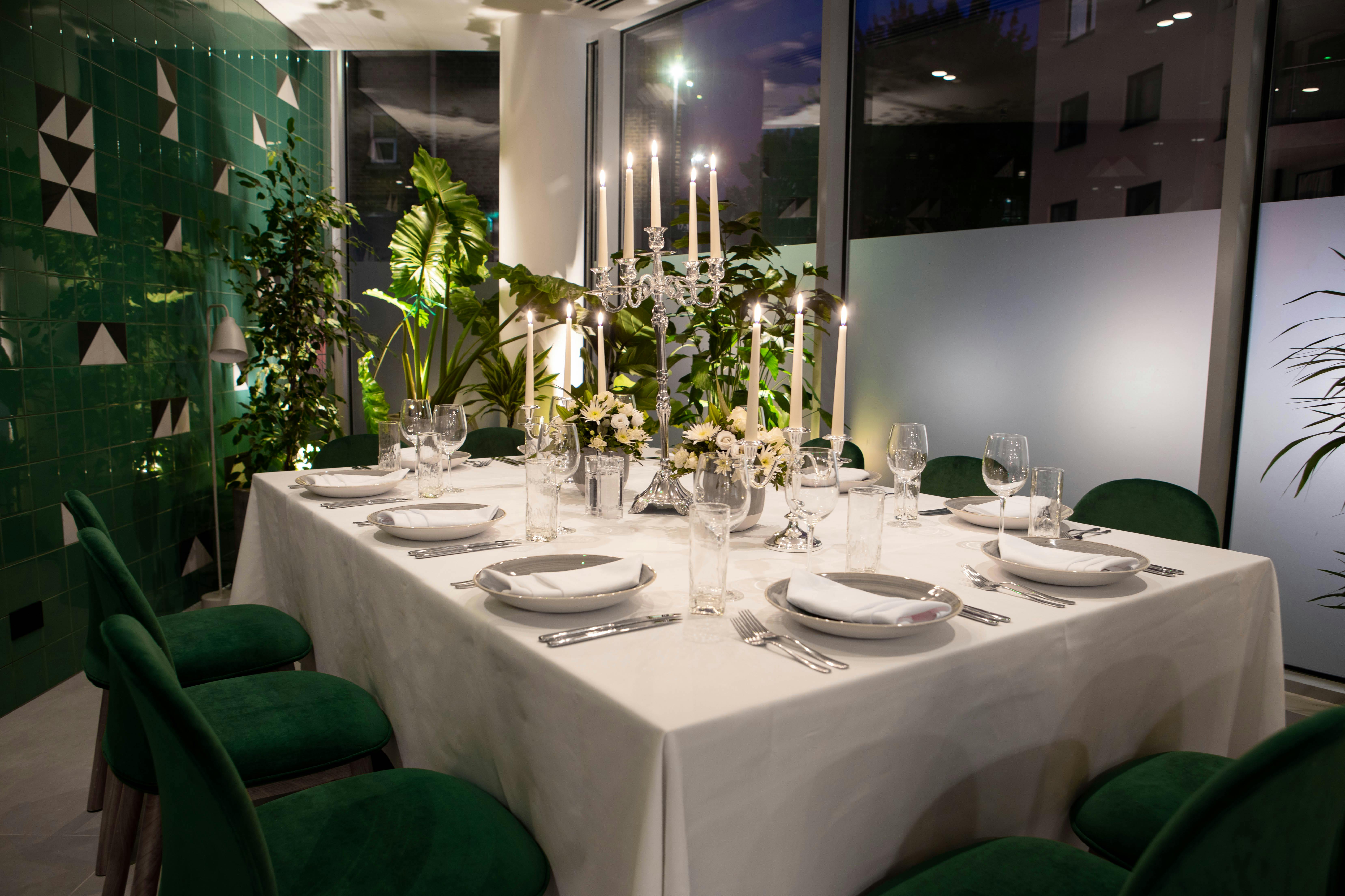 Elegant dining table in Green Room, Holiday Inn London Whitechapel for upscale events.