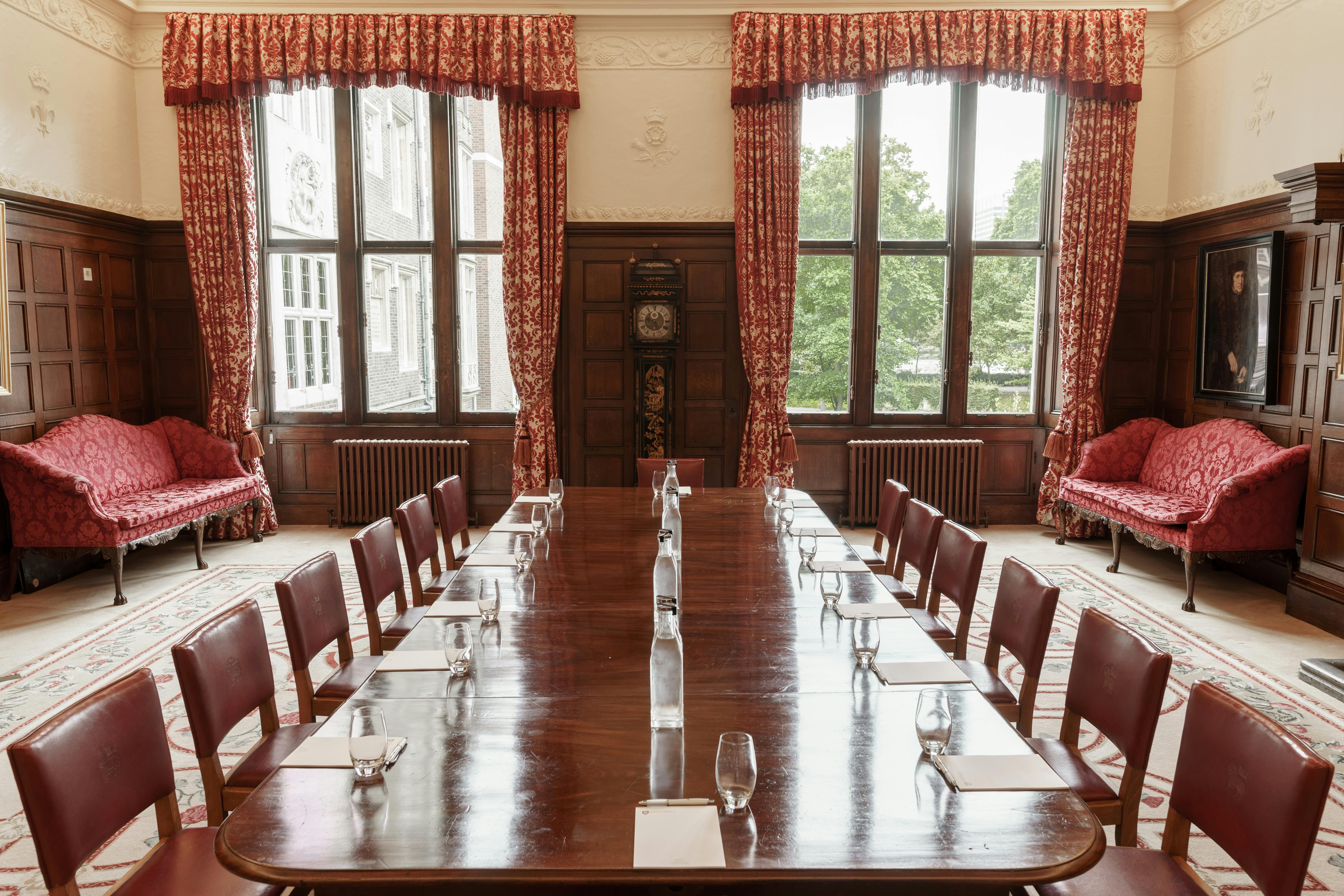 Queen's Room at Middle Temple: elegant meeting space for executive gatherings.