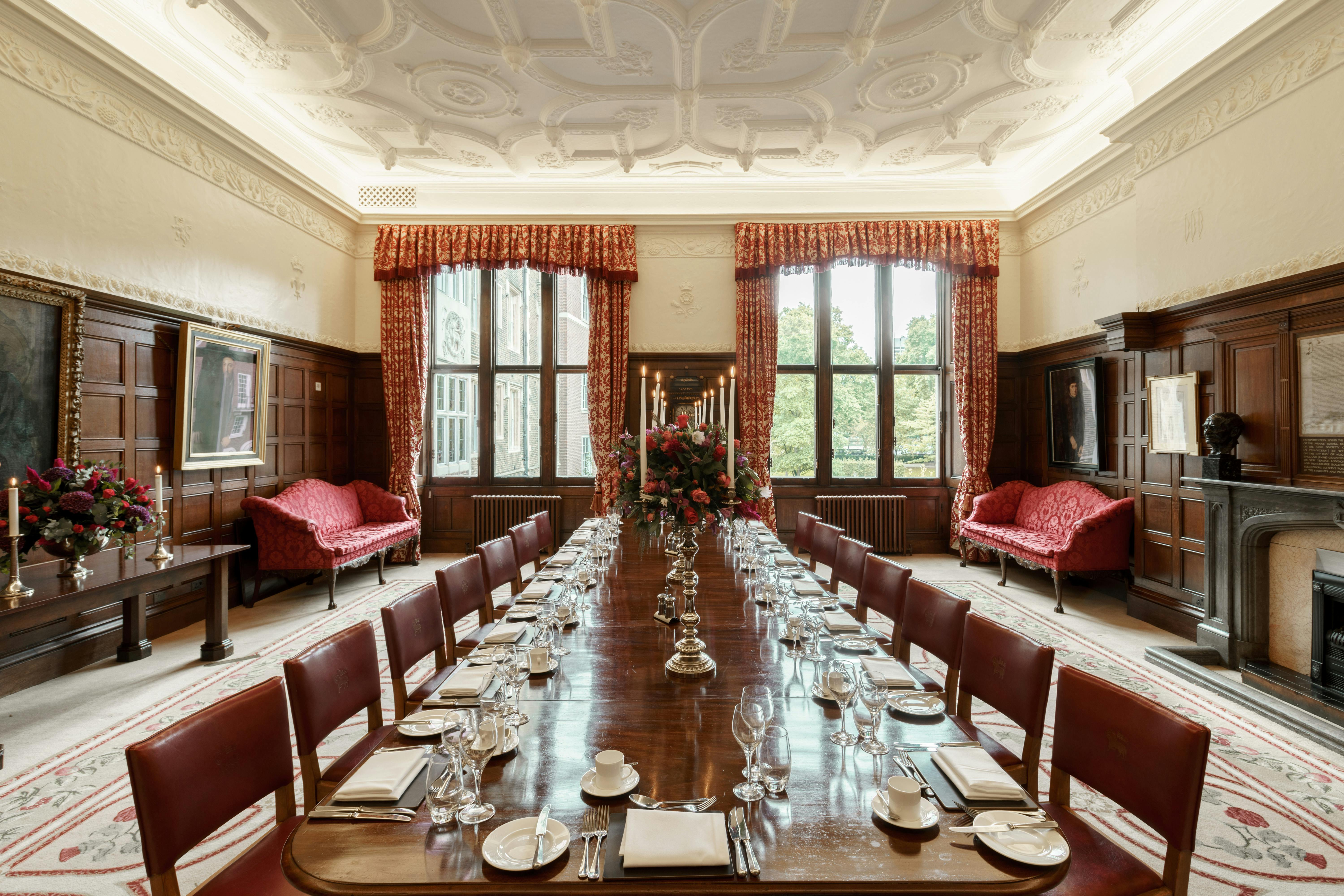 Elegant Queen's Room with wooden table, ideal for corporate retreats and exclusive events.