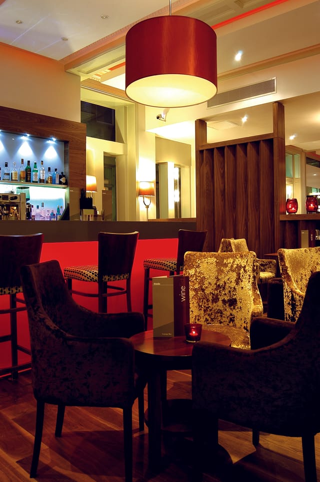 Stylish lounge area in Thistle Bloomsbury Park, ideal for networking events and meetings.