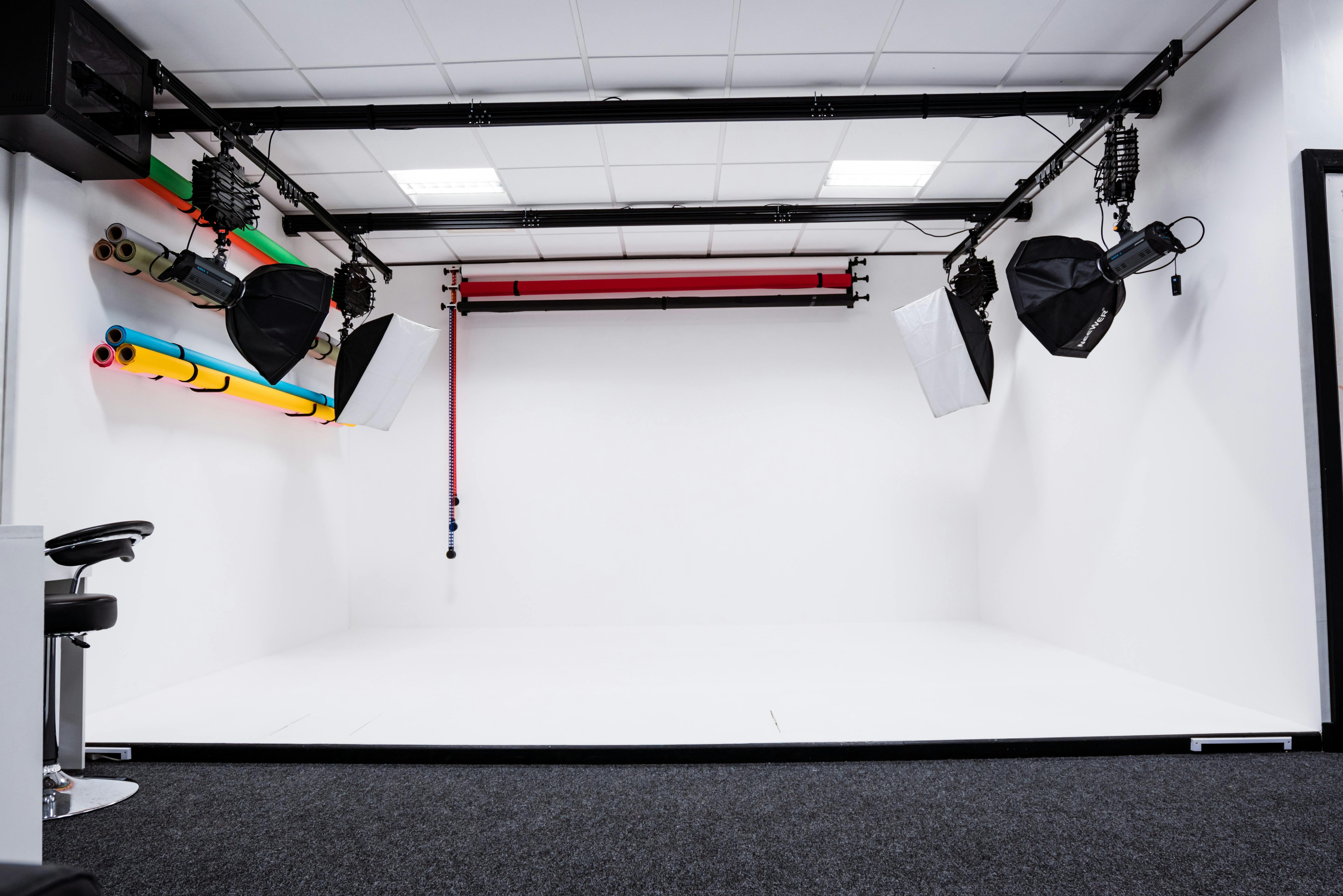 Versatile event studio with clean backdrop for hybrid meetings and webinars.